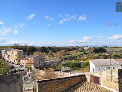 Il castello � posto nel territorio di Genzano di Lucania, in provincia di Potenza